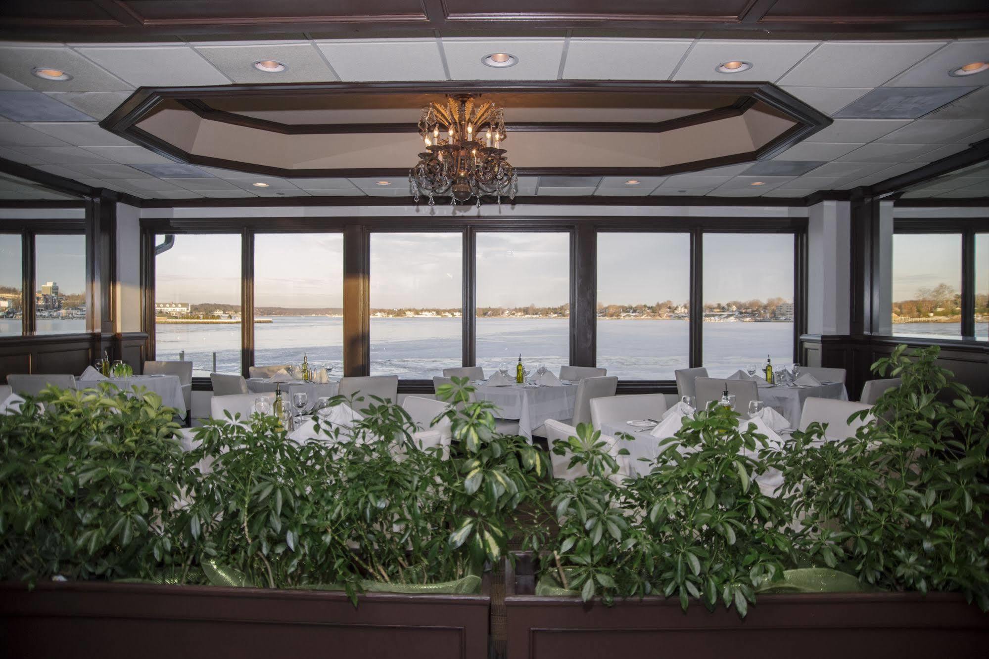 Oyster Point Hotel เรดแบงค์ ภายนอก รูปภาพ